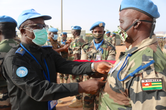 29058 les nations unies distinguent les casques bleus togolais dploys mopti ocb