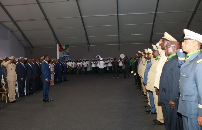 FEG face aux officiers de l'armée décorés