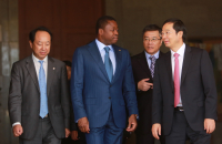 Le Chef de l'Etat Togolais Faure Gnassingbé à l'issue de l'audience avec l'ambassadeur de Chine au Togo et le groupe CTCE 