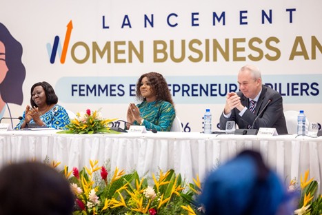 dee95b5dd3577052ef15 L