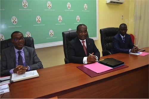 Serge Nguessan (BAD), Komi Selom Klassou (PM) et Ouro-Koura Agadazi, ministre de l&#039;Agriculture.