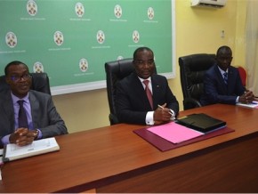 Serge Nguessan (BAD), Komi Selom Klassou (PM) et Ouro-Koura Agadazi, ministre de l&#039;Agriculture.