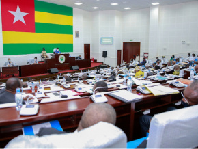 Les députés approuvent le budget 2022