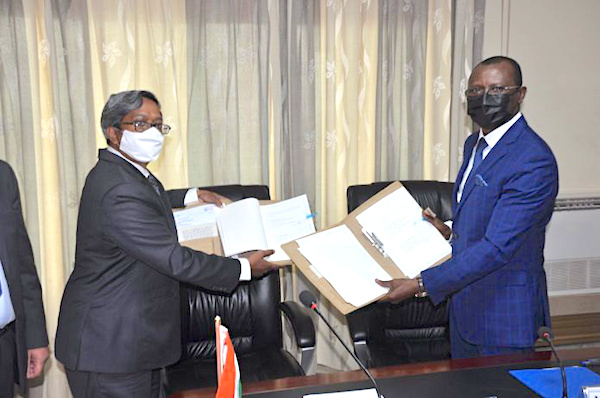 Le Togo signe avec Exim Bank of India un accord pour l’électrification de 350 localités