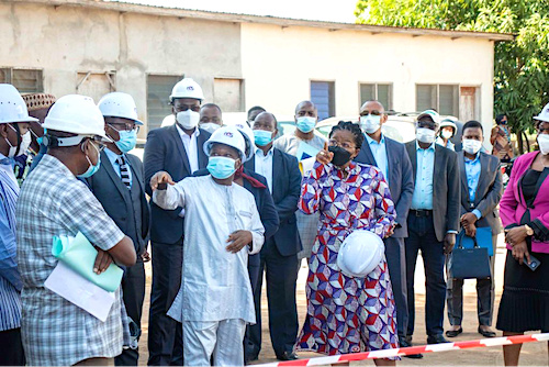 Le Premier Ministre constate l’évolution des chantiers de construction de châteaux d&#039;eau à Lomé