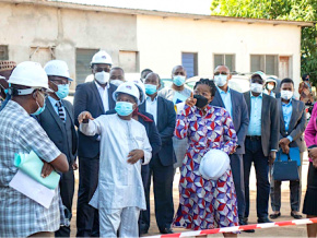 Le Premier Ministre constate l’évolution des chantiers de construction de châteaux d&#039;eau à Lomé