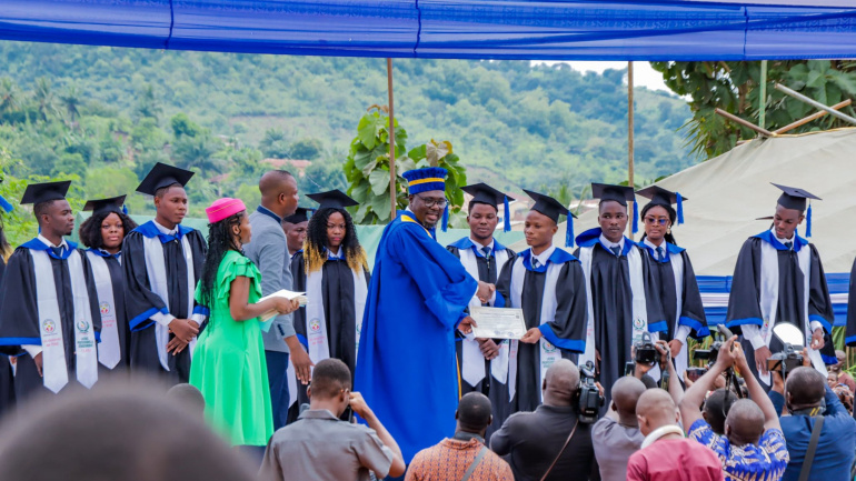 enseignement-575-eleves-professeurs-diplomes-de-l-ens-d-atakpame