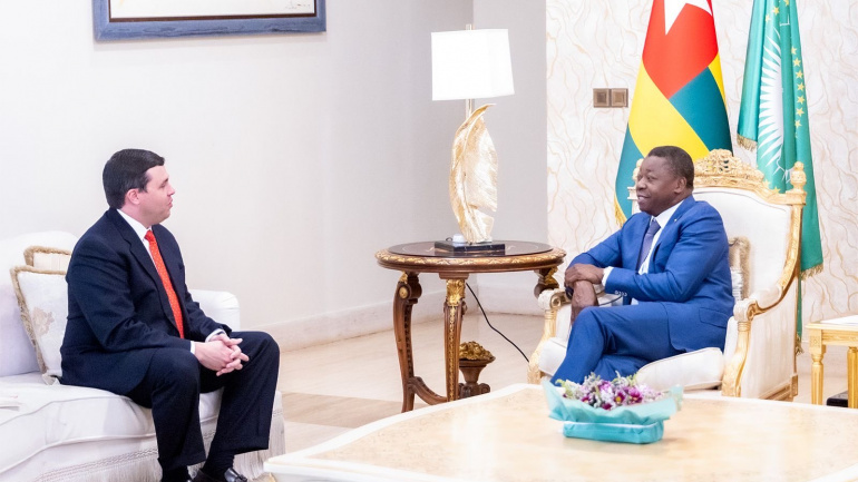 cooperation-togo-usa-un-representant-de-la-maison-blanche-recu-a-lome