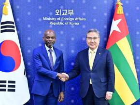Le ministre des affaires étrangères en visite en Corée du Sud