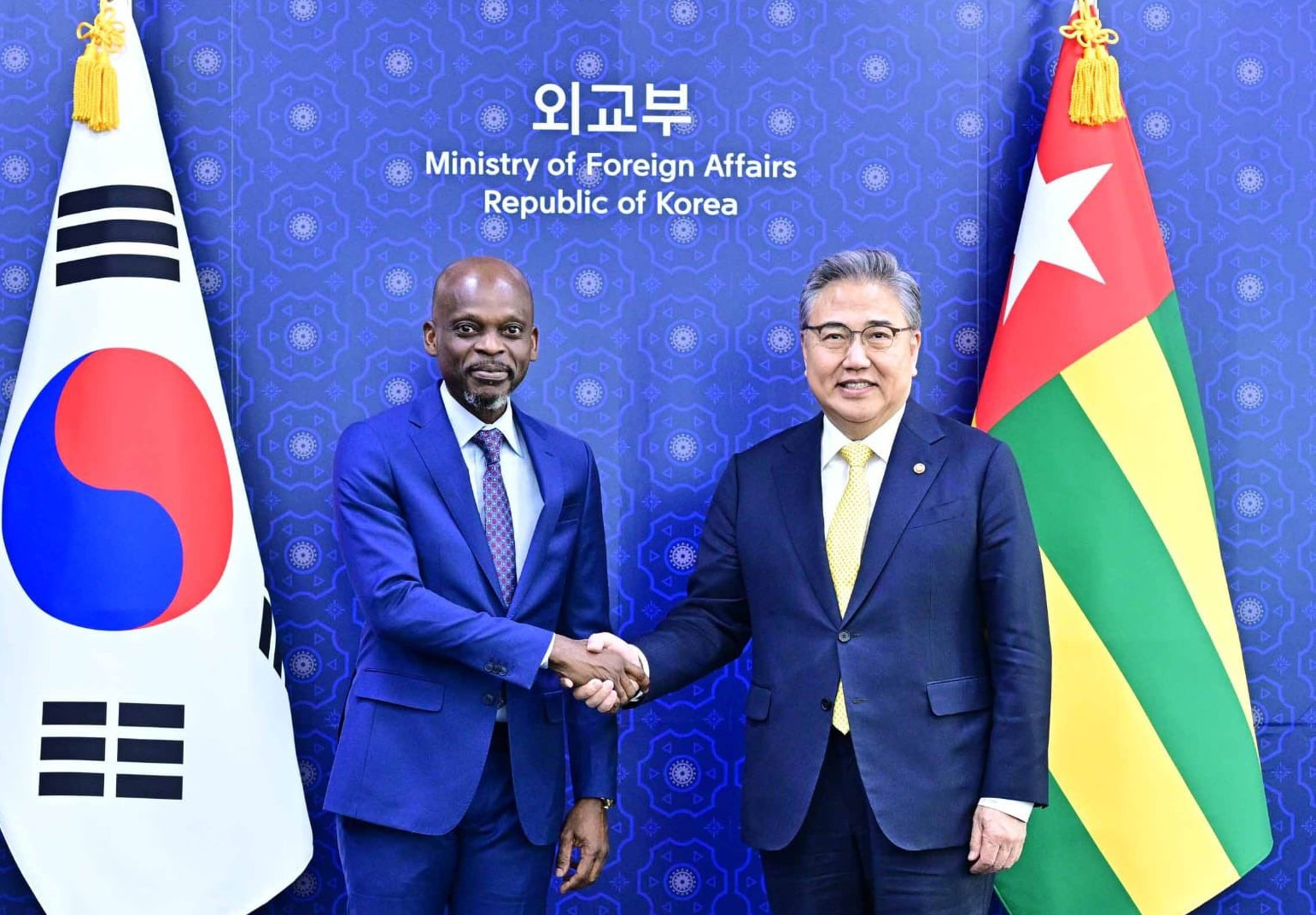 Le ministre des affaires étrangères en visite en Corée du Sud