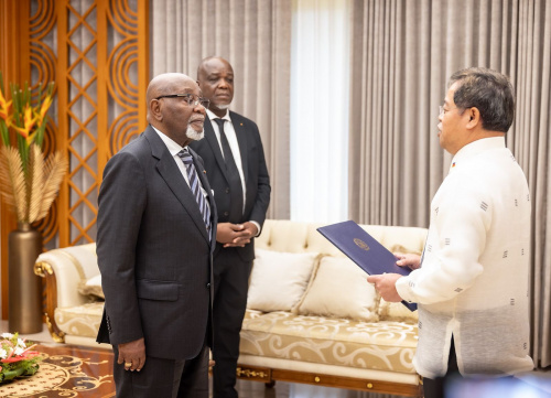 Diplomatie : trois nouveaux ambassadeurs accrédités au Togo