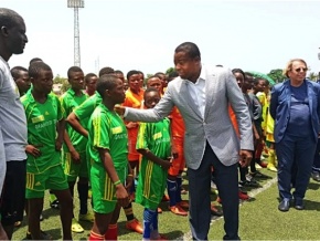 Le Chef de l’Etat aux côtés de la prochaine génération de footballeurs togolais