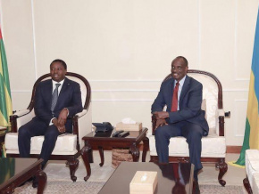 Le Président Faure Gnassingbé avec Richard Sezibera, ministre des Affaires étrangères du Rwanda.