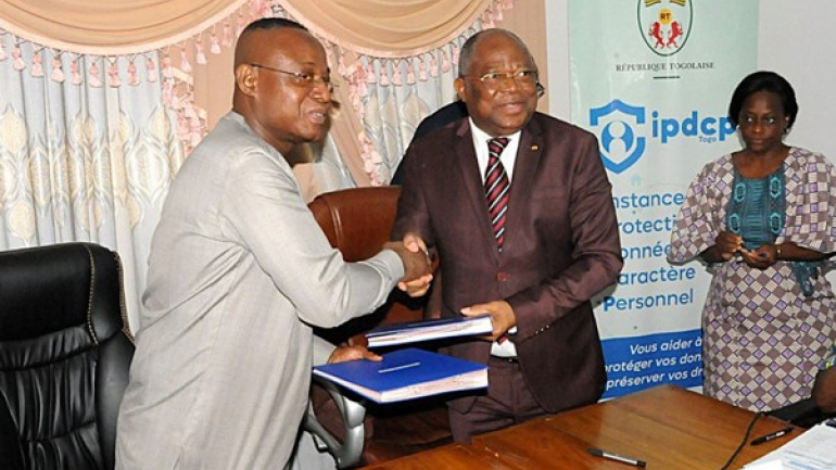 protection-des-donnees-l-ipdcp-et-la-haac-signent-un-partenariat