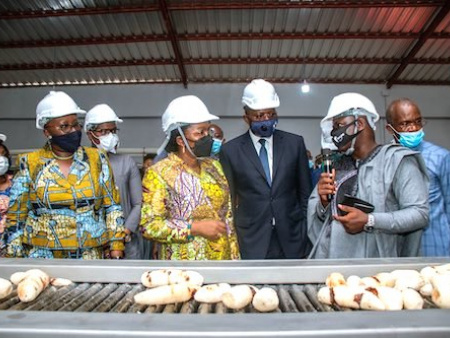 Le Premier ministre a inaugur&eacute; une usine de transformation de manioc &agrave; Kamina