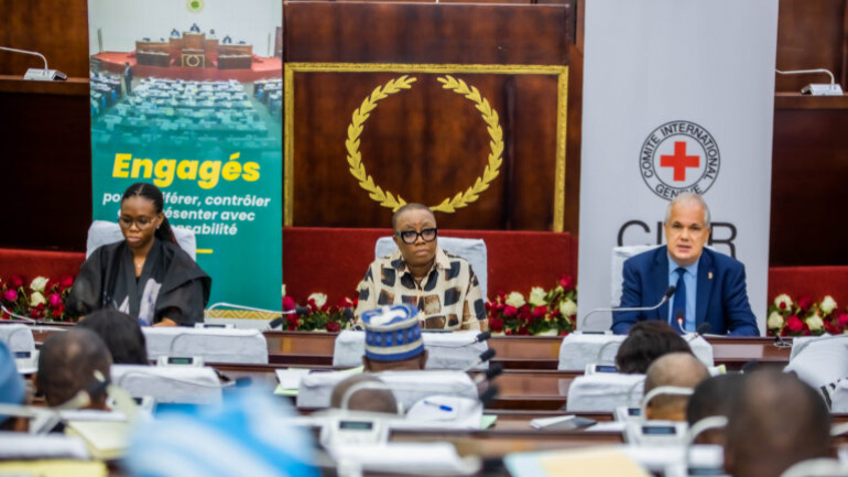 assemblee-nationale-les-deputes-se-renforcent-sur-le-droit-humanitaire-et-le-changement-climatique