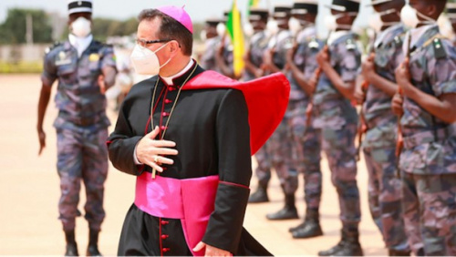 L’ambassadeur du Vatican reçu à la Primature