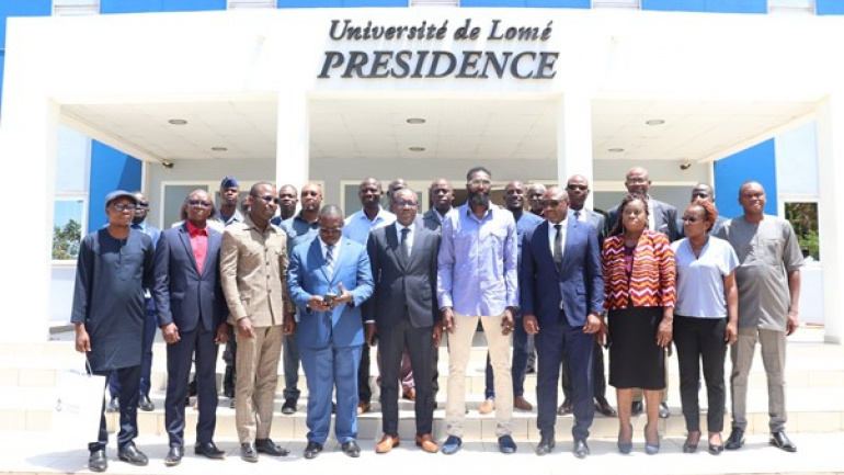 l-universite-de-lome-et-la-fondation-adebayor-scellent-un-partenariat