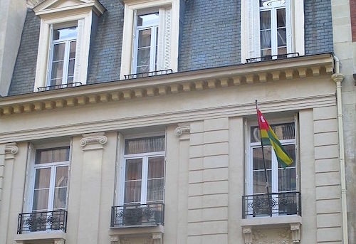 Ouverture d’une enquête après les actes de violence et de vandalisme contre les locaux de l’ambassade du Togo en France