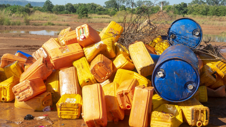 savanes-une-importante-cargaison-de-boissons-frelatees-detruite