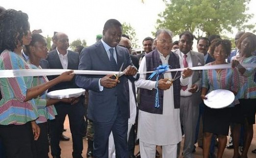 Le Chef de l&#039;Etat inaugure une usine de production de fer à béton à Kara