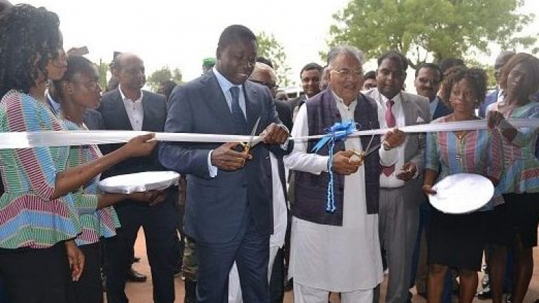 Le Chef de l&#039;Etat inaugure une usine de production de fer à béton à Kara