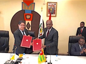 Togo : le ministre en charge des Affaires Etrangères Robert Dussey signe une convention d’appui au développement des médias