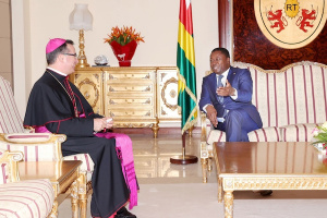 Le nouvel ambassadeur du Vatican officiellement accrédité