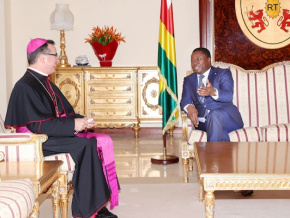 Le nouvel ambassadeur du Vatican officiellement accrédité