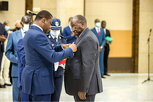 Tiémoko Meyliet Koné élevé au rang de Grand Officier de l’Ordre du Mono