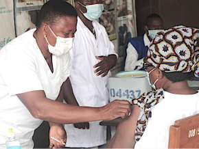 Le Togo lance une campagne accélérée de vaccination gratuite anti-Covid