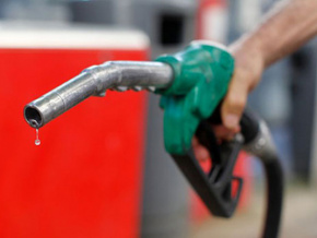 Hausse des prix du carburant : le gouvernement explique les raisons et promet des mesures