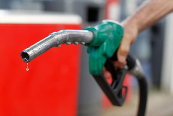 Hausse des prix du carburant : le gouvernement explique les raisons et promet des mesures