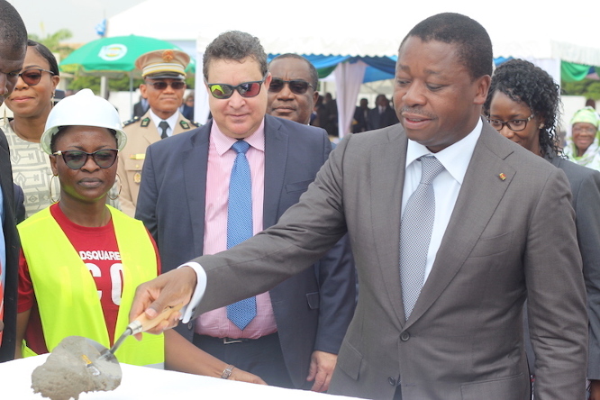 Le Chef de l’Etat pose la première pierre du Carrier Hotel à Lomé