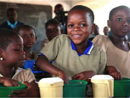 Vers un partenariat entre les petits producteurs agricoles et les cantines scolaires pour une utilisation accrue des produits locaux