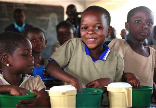 Vers un partenariat entre les petits producteurs agricoles et les cantines scolaires pour une utilisation accrue des produits locaux