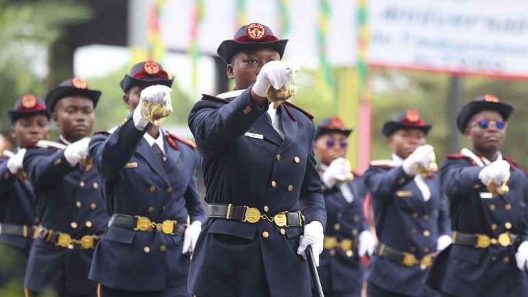 l-ecole-du-service-de-sante-des-armees-de-lome-recrute