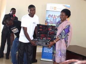 Le ministre en charge de la jeunesse récompense 12 associations et des jeunes artisans diplômés à Lomé