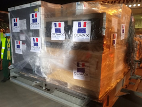 Le Togo reçoit 200 000 doses d’Astrazeneca de la France