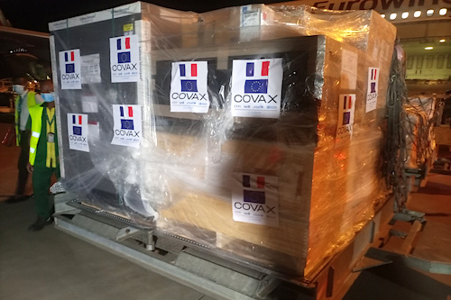 Le Togo reçoit 200 000 doses d’Astrazeneca de la France