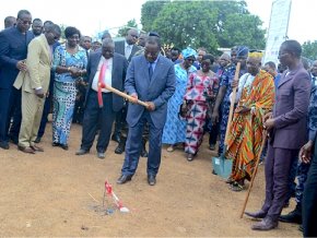 Le PM Klassou Selom a lancé les travaux de construction d’un pont sur la rivière Toum