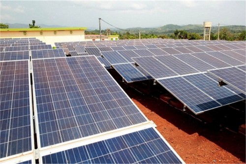 Le Chef de l’Etat a inauguré à Assoukoko une mini-centrale solaire qui alimentera 500 foyers