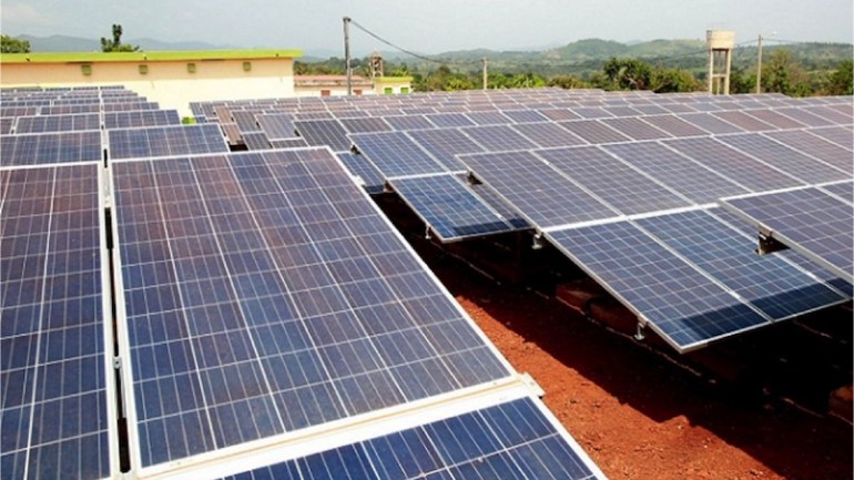 Le Chef de l’Etat a inauguré à Assoukoko une mini-centrale solaire qui alimentera 500 foyers