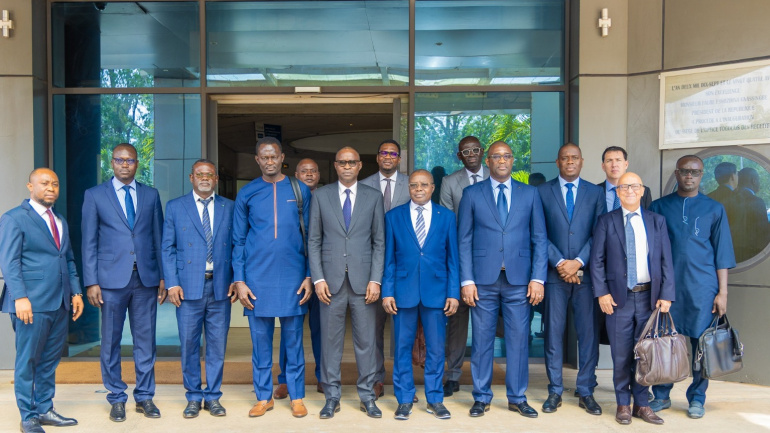marquage-automatise-des-produits-le-togo-partage-son-expertise-avec-le-senegal
