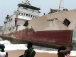 un-navire-echoue-sur-la-plage-des-dispositions-prises-pour-eviter-la-pollution