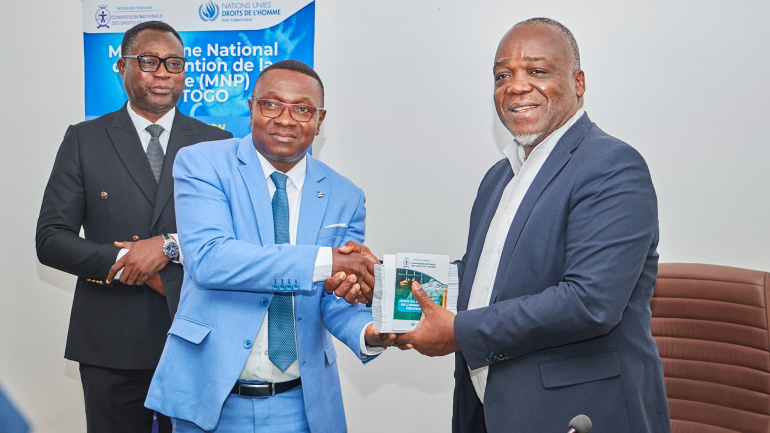 justice-les-surveillants-penitentiaires-dotes-d-un-nouveau-guide