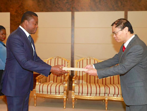 Le Chef de l’Etat reçoit les lettres de créances de 06 nouveaux ambassadeurs accrédités au Togo