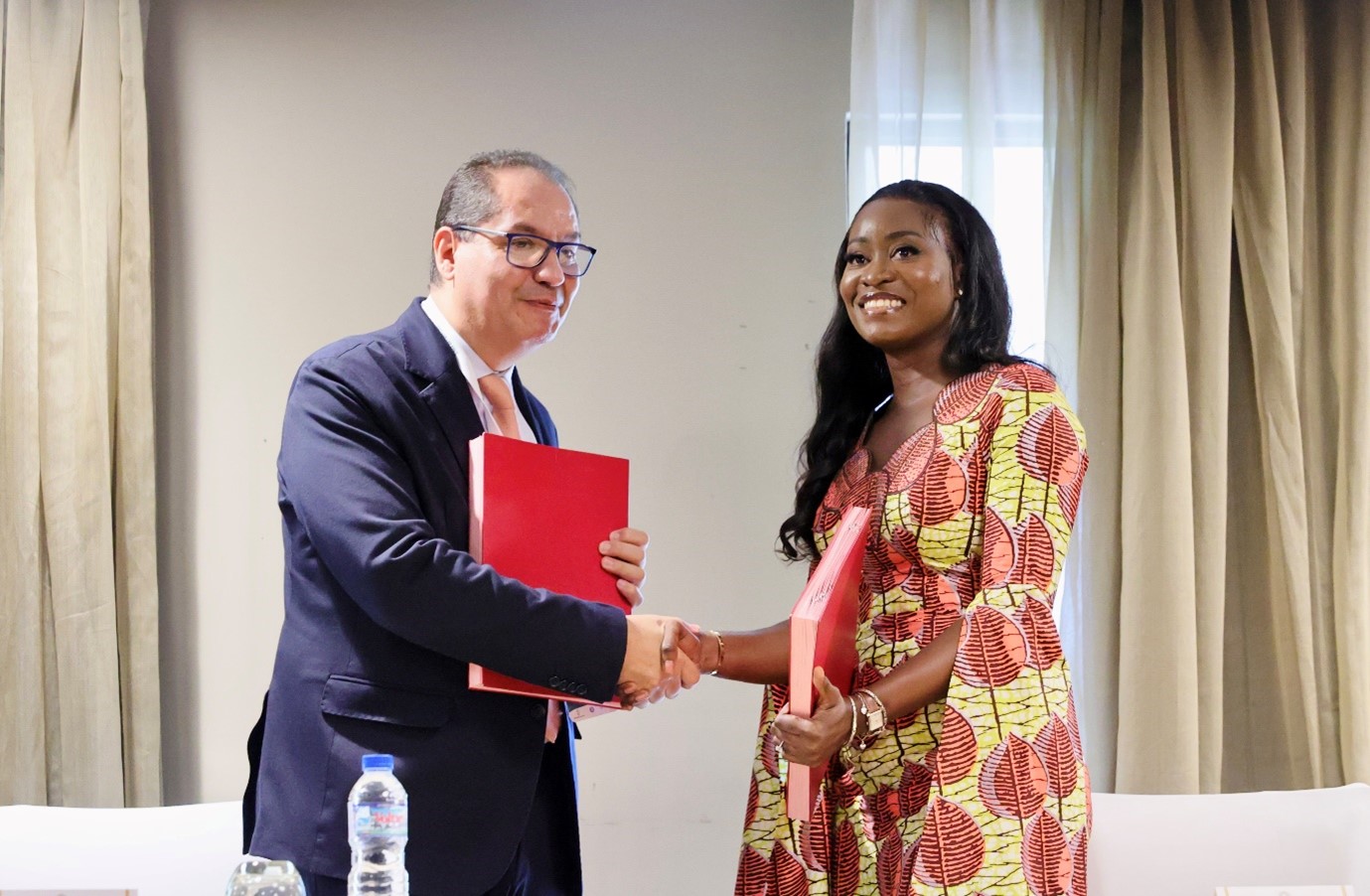 signature-d-un-accord-avec-l-office-cherifien-des-phosphates-pour-l-implantation-d-une-usine-d-engrais-phosphates