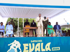Danse des Evala : le Président du Conseil a échangé avec les jeunes lutteurs