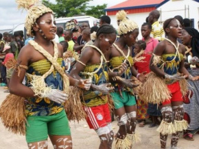 59è anniversaire d’indépendance: le Chef de l’État parraine la 4è édition du Festival national des danses traditionnelles